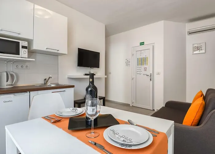 Antons 2 * プーラ